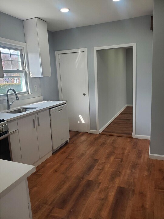 656 6th Ave in New Hyde Park, NY - Building Photo