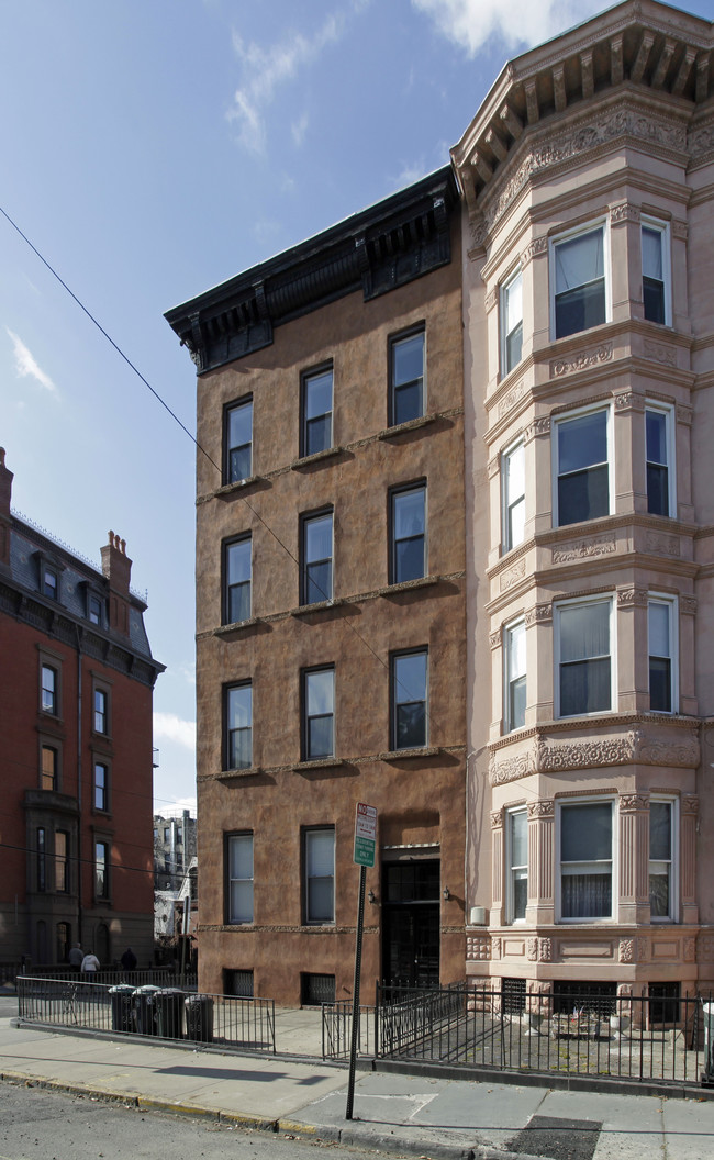 700 Hudson St in Hoboken, NJ - Building Photo - Building Photo