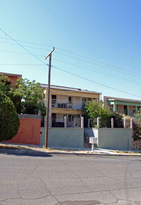 712 E River Ave in El Paso, TX - Building Photo