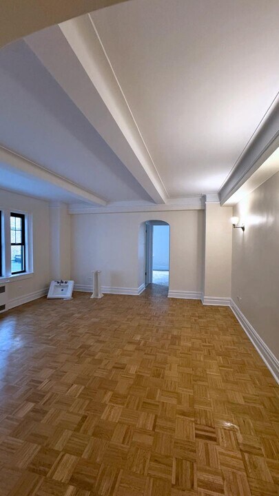 95 Christopher St in New York, NY - Building Photo