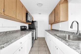 1400 NE 173rd St in North Miami Beach, FL - Building Photo - Building Photo