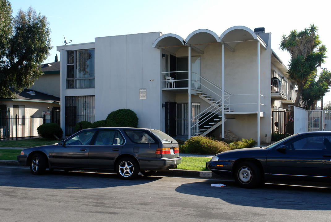 616 S Myrtle Ave in Inglewood, CA - Building Photo