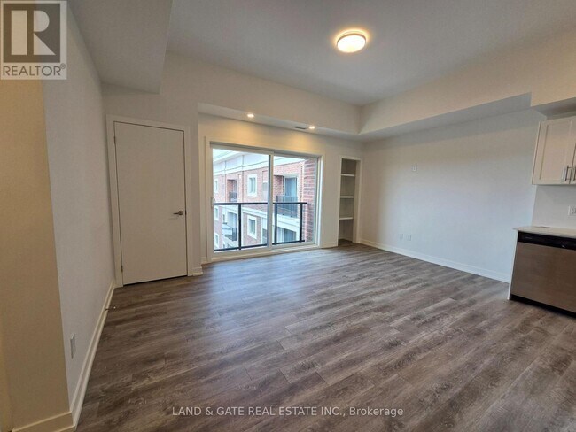 976 Simcoe St N in Oshawa, ON - Building Photo - Building Photo