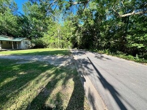 3731 W Rollins St in Moss Point, MS - Building Photo - Building Photo