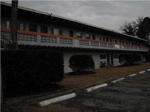 Sand Pebbles Apartments in Fort Walton Beach, FL - Building Photo - Building Photo