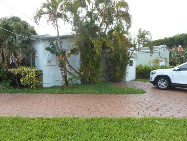 420 88th St in Surfside, FL - Building Photo - Building Photo