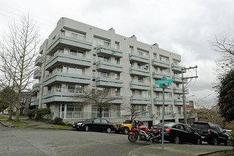 West Republican Place in Seattle, WA - Building Photo - Building Photo