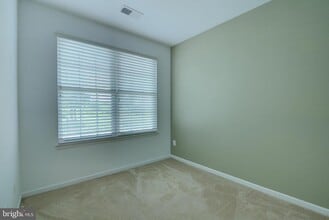 25105 Gunnery Square in Chantilly, VA - Foto de edificio - Building Photo