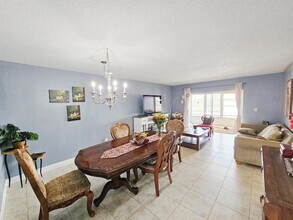 1000 Country Club Dr, Unit 304 in Margate, FL - Building Photo - Building Photo