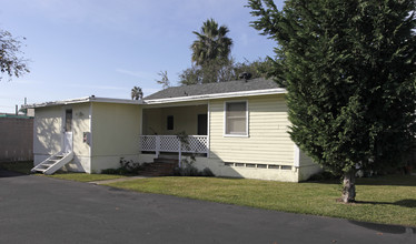 331-333 1/2 Avocado St in Costa Mesa, CA - Building Photo - Building Photo