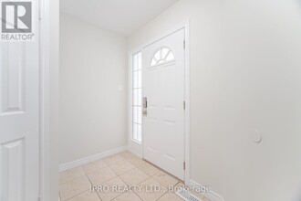 19 Marisa St in Kitchener, ON - Building Photo - Building Photo