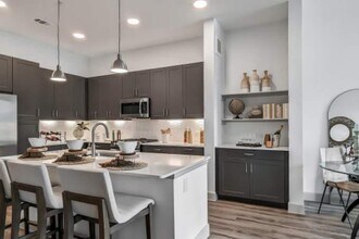 880 W 34th St in Houston, TX - Building Photo - Building Photo