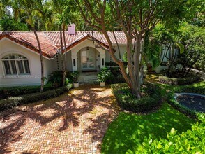 375 Harbor Ct in Key Biscayne, FL - Building Photo - Building Photo