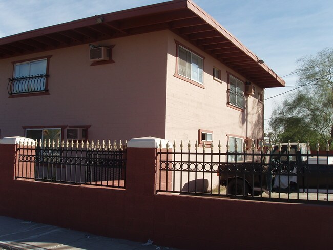 Pierce Street in Phoenix, AZ - Foto de edificio - Building Photo