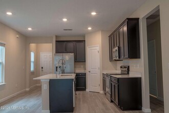7343 Hilladale Creek Ln in Jacksonville, FL - Building Photo - Building Photo