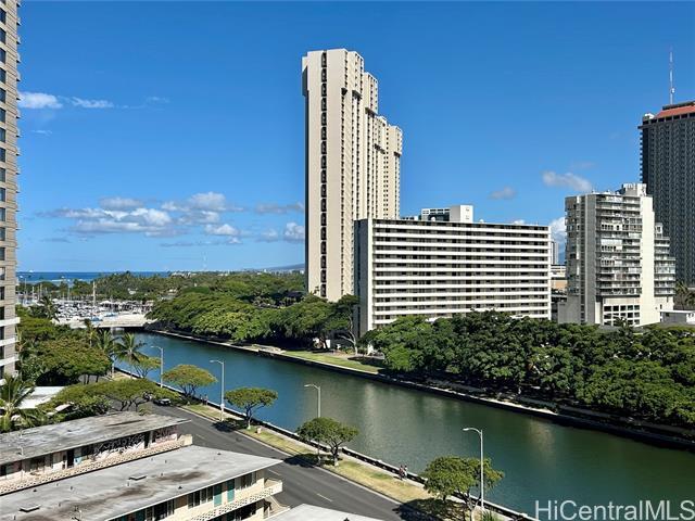 1645 Ala Wai Blvd in Honolulu, HI - Foto de edificio - Building Photo