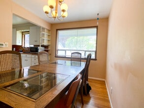 10229 38th Ave SW in Seattle, WA - Building Photo - Building Photo