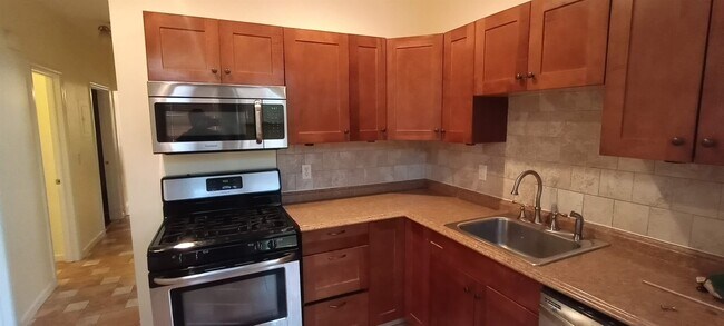 96 Bartholdi Ave-Unit -2 in Jersey City, NJ - Foto de edificio - Building Photo