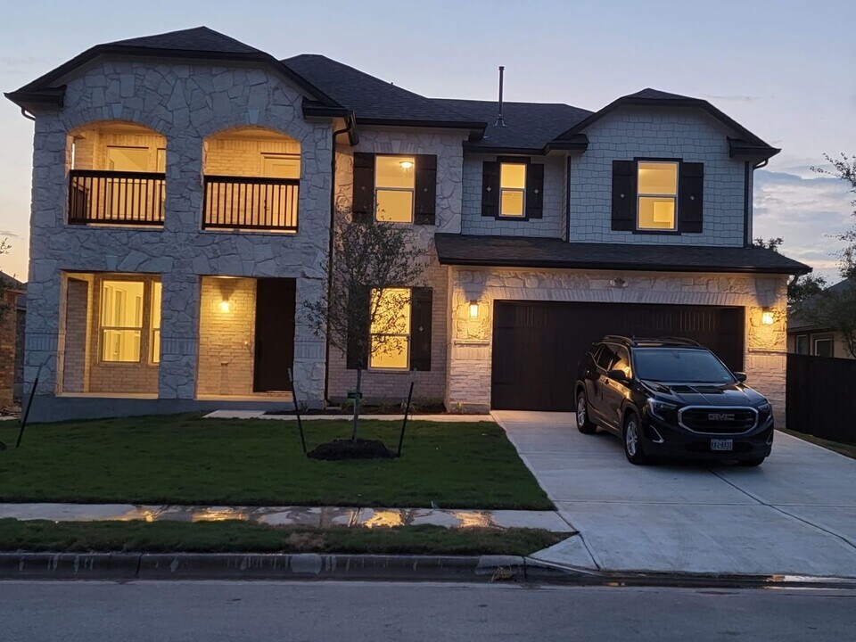 1133 Plano Ln in Volente, TX - Building Photo