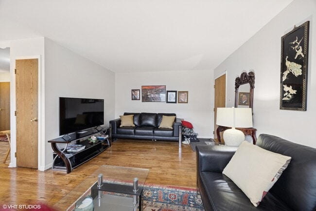 205 Circle Ave, Unit 2B in Forest Park, IL - Building Photo - Building Photo
