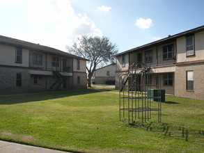 South Point Apartments in El Campo, TX - Building Photo - Building Photo