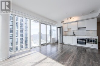 99-3199 Broadway Ave in Toronto, ON - Building Photo - Building Photo