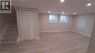 160 Macassa Ave in Hamilton, ON - Building Photo - Building Photo