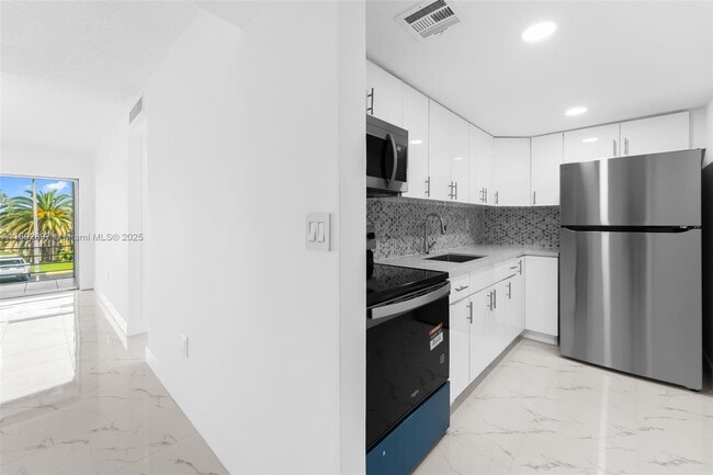 8764 SW 12th St in Miami, FL - Building Photo - Building Photo