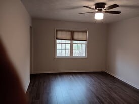 2707 Fairway Dr in Energy, IL - Building Photo