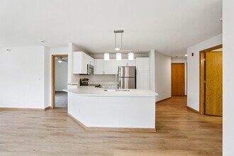 Midtown Terrace in Madison, WI - Building Photo - Building Photo