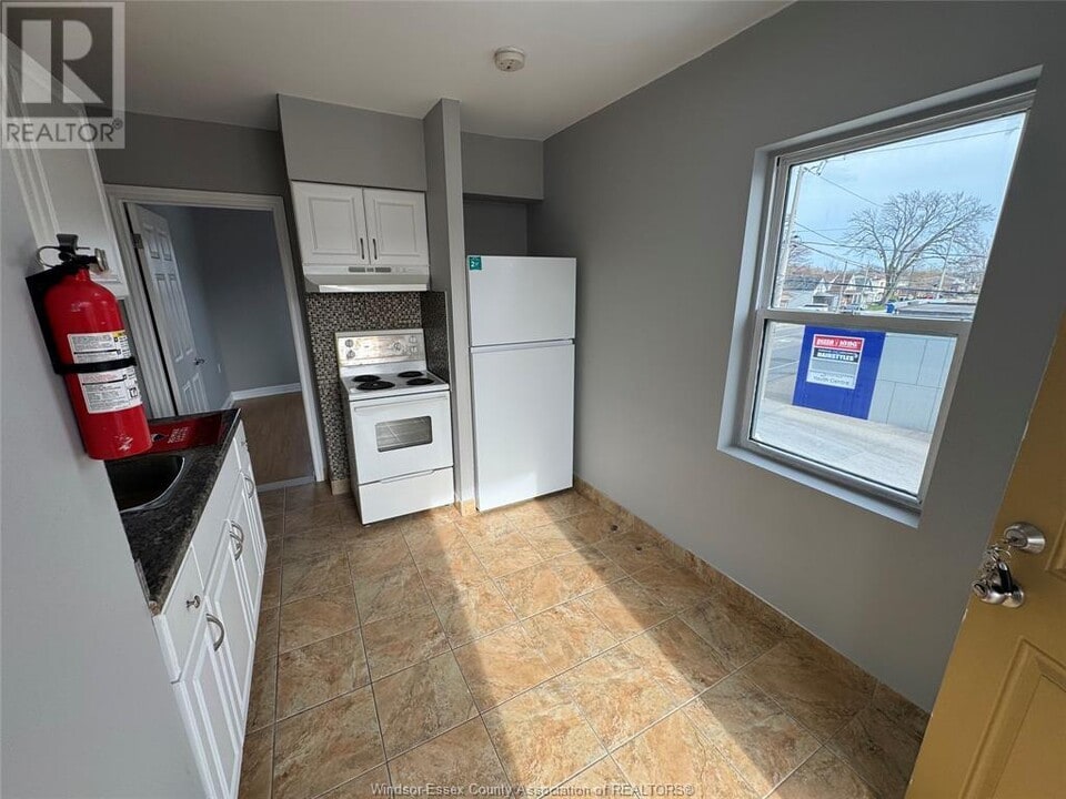 4675 Tecumseh Rd E in Windsor, ON - Building Photo