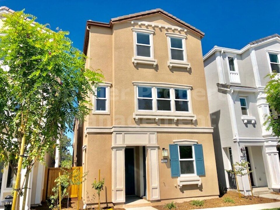 113 Ashton Wy in Pleasant Hill, CA - Building Photo