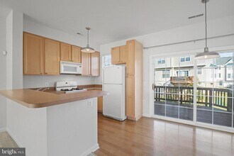 22941 Fontwell Square in Sterling, VA - Building Photo - Building Photo