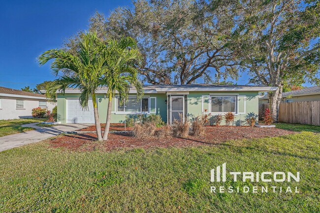 2020 Magnolia Dr in Clearwater, FL - Foto de edificio - Building Photo