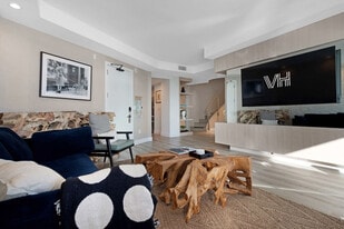1395 Brickell Ave in Miami, FL - Building Photo