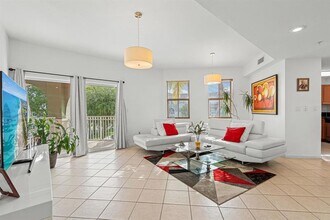 11002 NW 83rd St in Doral, FL - Building Photo - Building Photo