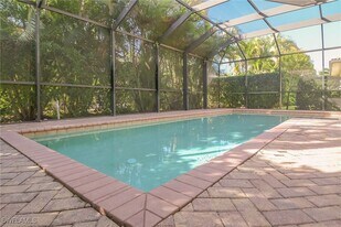 1224 Manado Dr in Naples, FL - Building Photo