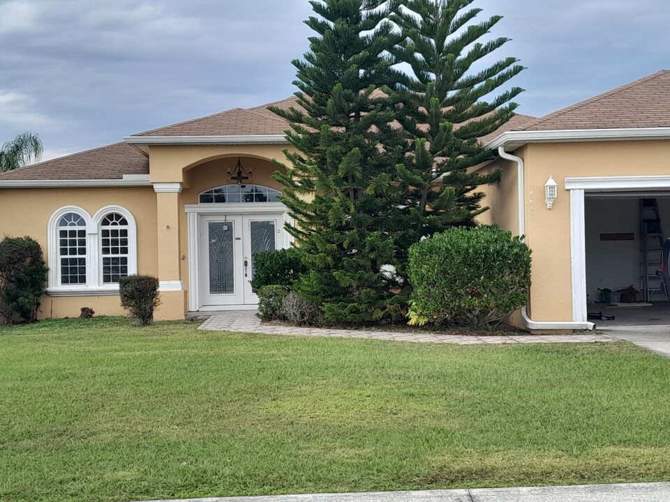 8680 Pebblebrooke Way in Lakeland, FL - Foto de edificio