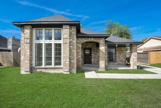 1114 N Nottingham in League City, TX - Building Photo - Building Photo