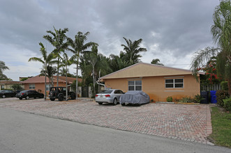 758 NE 13th Ct in Fort Lauderdale, FL - Building Photo - Building Photo