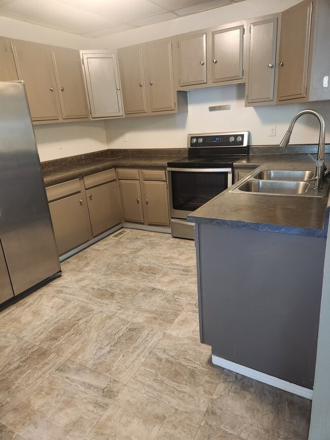 7998 Highway 32, Unit Duplex in Ste Genevieve, MO - Building Photo - Building Photo