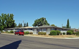 9561 Elk Grove Blvd in Elk Grove, CA - Building Photo