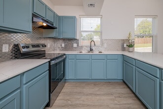 1100-1110 E Hurd St in Edmond, OK - Foto de edificio - Interior Photo