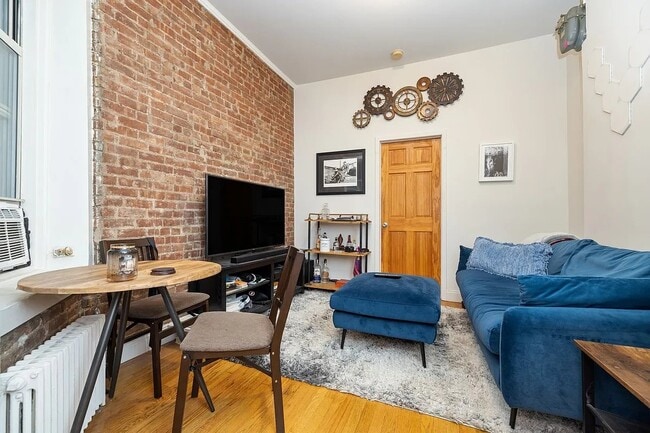 240 Sullivan St in New York, NY - Building Photo - Building Photo