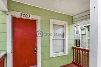 5703 Avenue Q in Galveston, TX - Foto de edificio - Building Photo