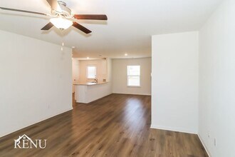 304 Silvercrest Ln in Jarrell, TX - Building Photo - Building Photo