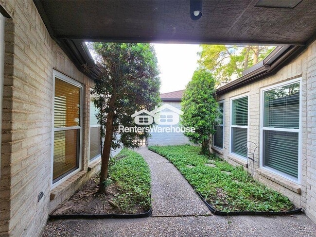 12800 Briar Forest Dr in Houston, TX - Building Photo - Building Photo