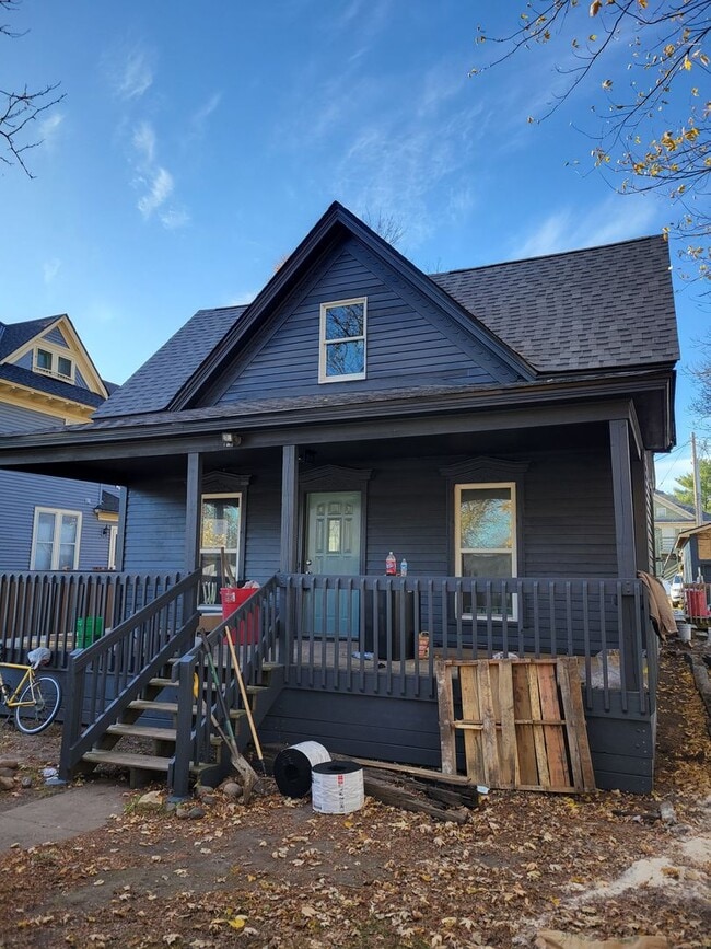 property at 121 S 4th St