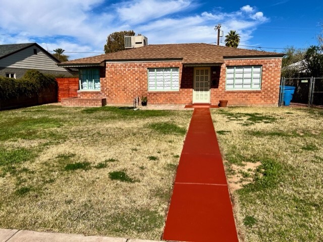 820 E Cambridge Ave in Phoenix, AZ - Foto de edificio