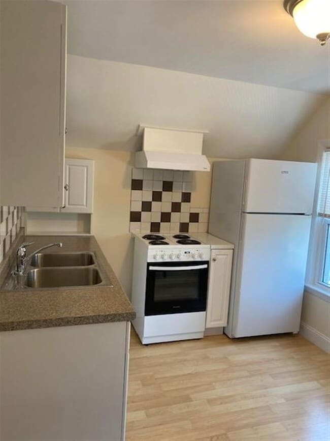 136 Broadway, Unit 3, Unit 3